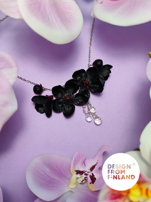 Varjojen kaunotar -kaulakoru